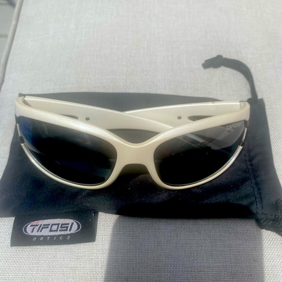 Tifosi Optics Cream Sunglasses - Picture 1 of 3
